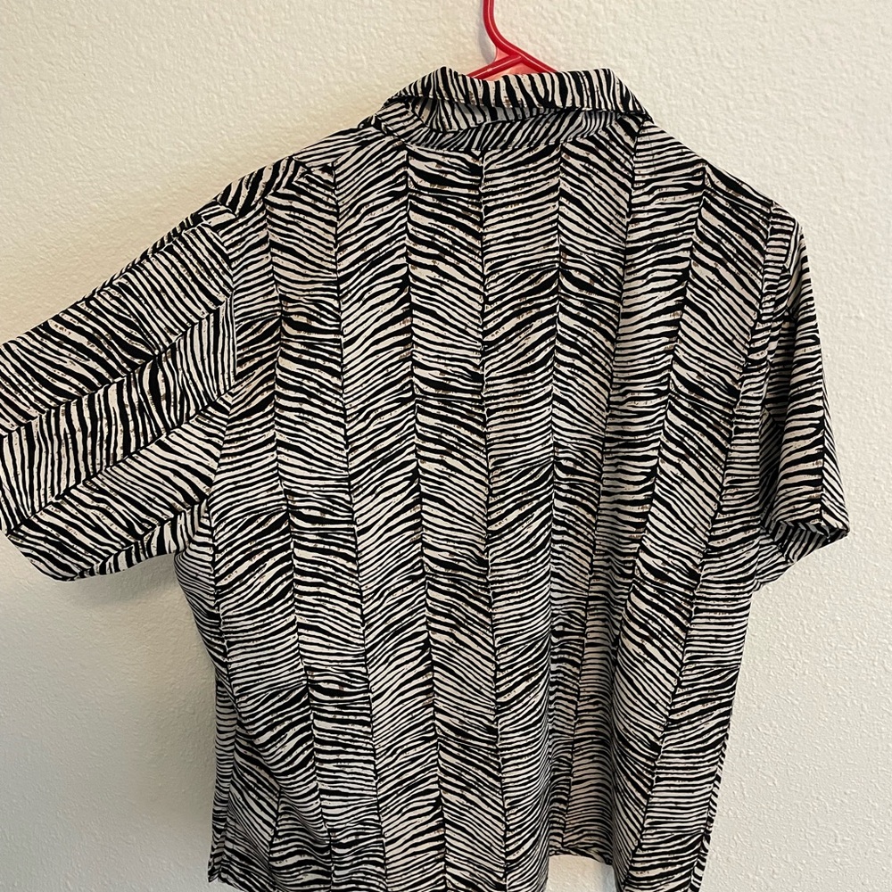 Notations Black & White Zebra Stripe Short Sleeve Button-Down Shirt - Picture 4 of 4